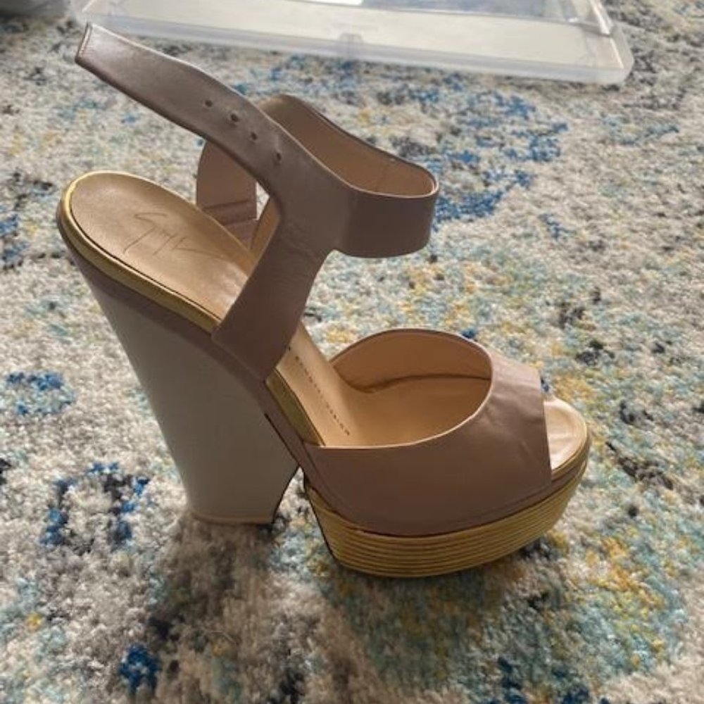 Giuseppe Zanotti Platform Wedge Nude Ankle Buckle Sandal sz 38 (8)